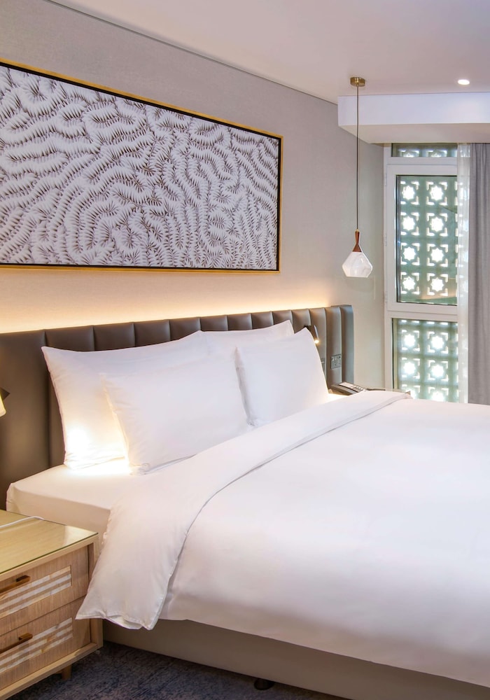 Radisson Blu Hotel & Resort, Abu Dhabi Corniche — Hotel rooms in Abu Dhabi