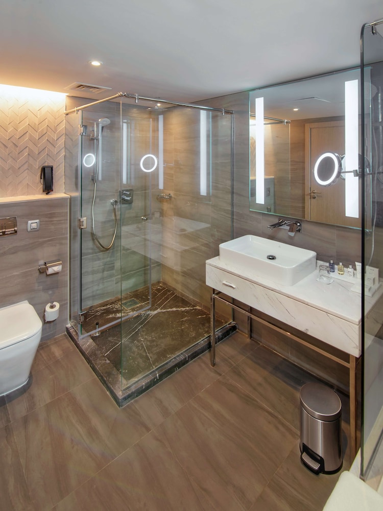 Radisson Blu Hotel & Resort, Abu Dhabi Corniche — Hotel rooms in Abu Dhabi