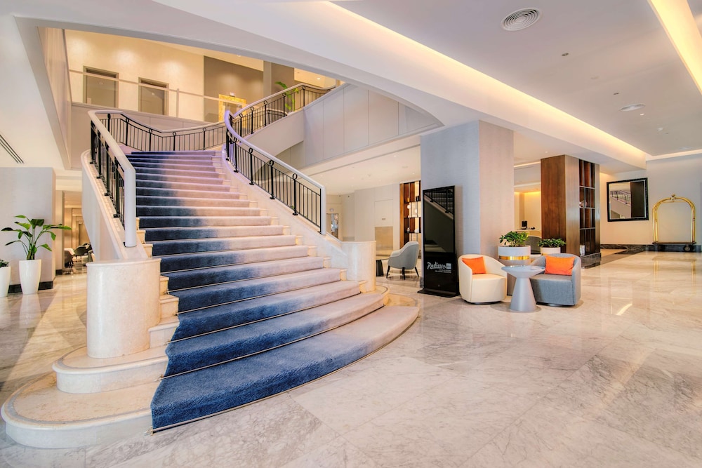 Radisson Blu Hotel & Resort, Abu Dhabi Corniche — Hotel building in Abu Dhabi