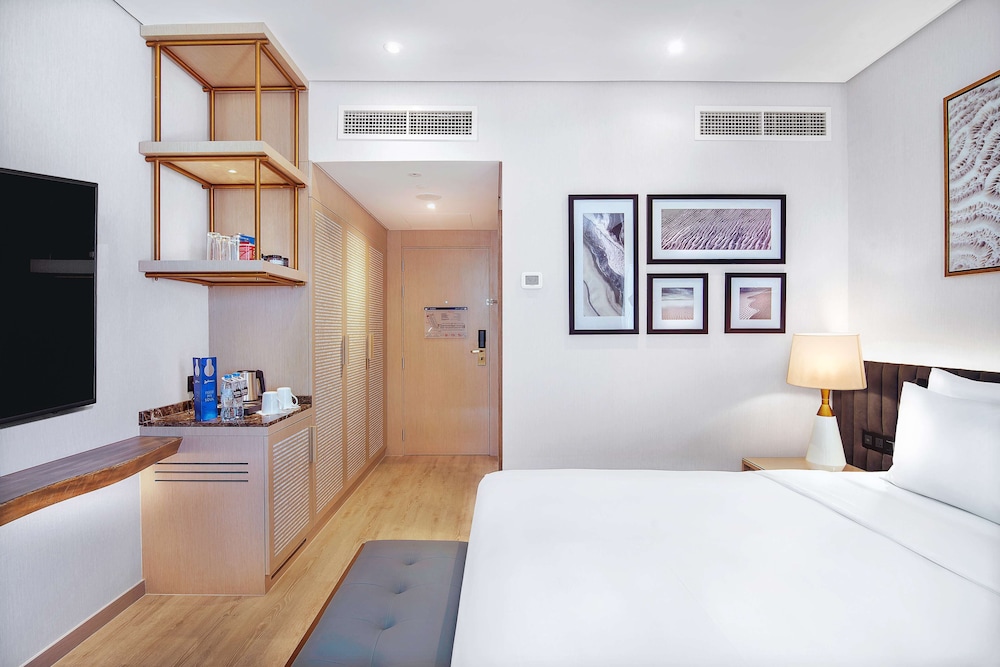Radisson Blu Hotel & Resort, Abu Dhabi Corniche — Hotel rooms in Abu Dhabi