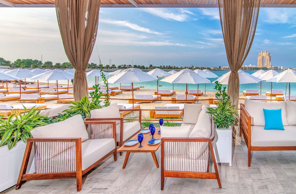 Radisson Blu Hotel & Resort, Abu Dhabi Corniche — Beach in Abu Dhabi