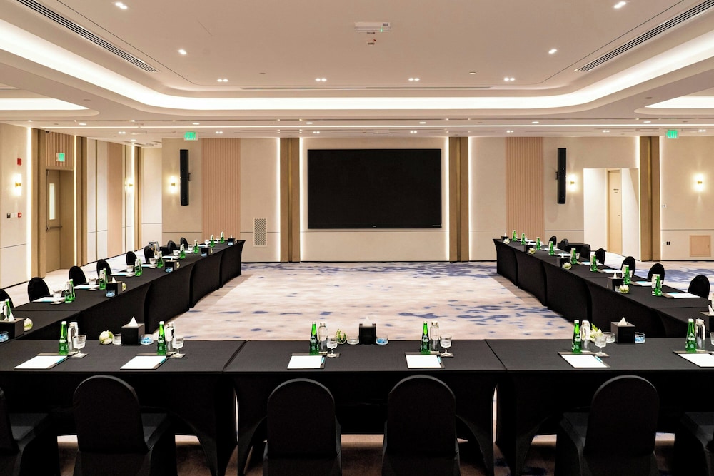 Le Méridien Abu Dhabi Resort — Hotel building in Abu Dhabi