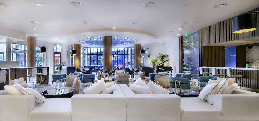 Le Méridien Abu Dhabi Resort — Restaurant & bars in Abu Dhabi
