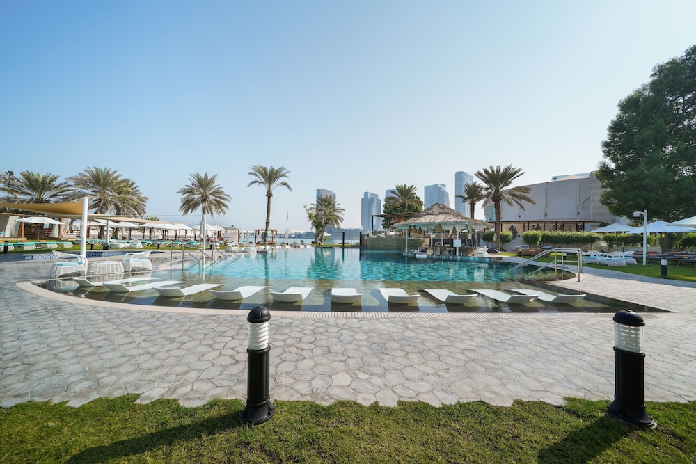 Le Méridien Abu Dhabi Resort — Swimming pool in Abu Dhabi