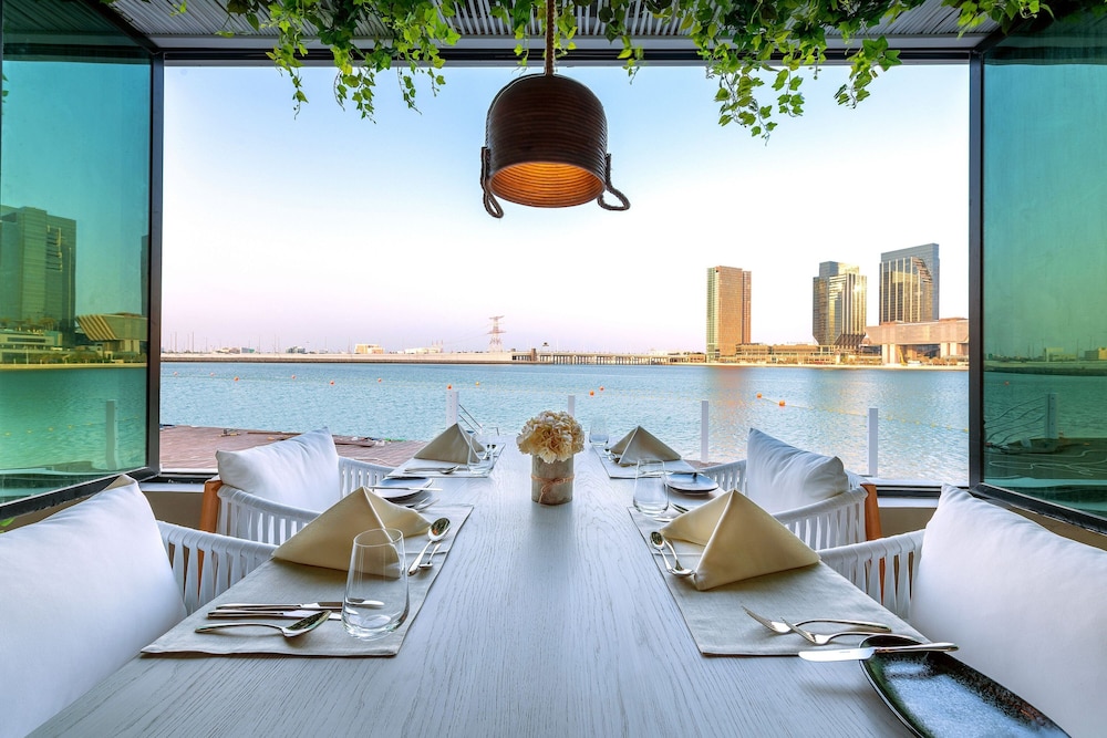 Le Méridien Abu Dhabi Resort — Restaurant & bars in Abu Dhabi