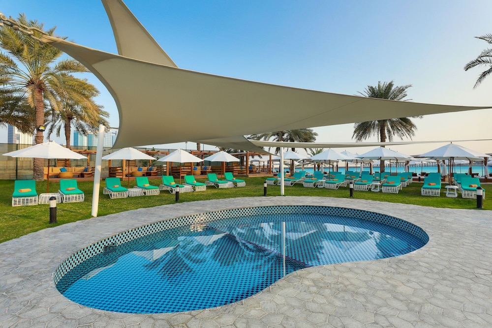 Le Méridien Abu Dhabi Resort — Swimming pool in Abu Dhabi