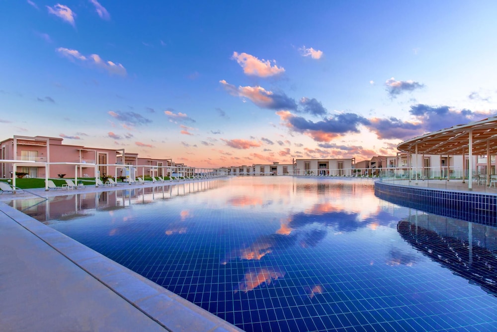 Pickalbatros Sea World Resort - Marsa Alam- "Aqua Park" - All inclusive — Swimming pool in El Quseir, Red Sea