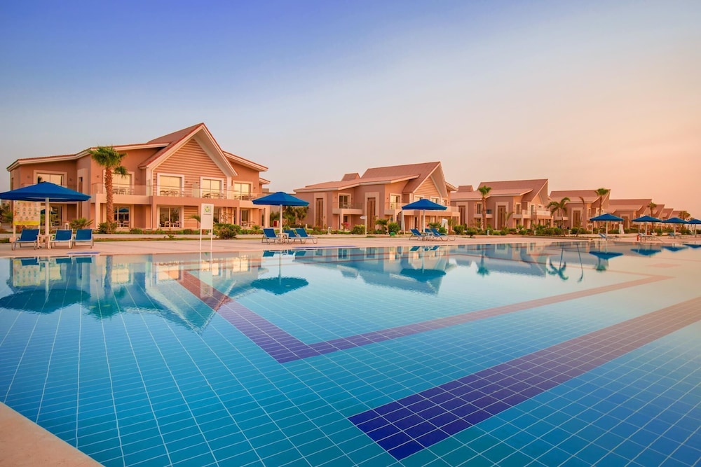 Pickalbatros Sea World Resort - Marsa Alam- "Aqua Park" - All inclusive — Swimming pool in El Quseir, Red Sea