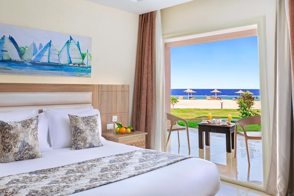Pickalbatros Sea World Resort - Marsa Alam- "Aqua Park" - All inclusive — Hotel rooms in El Quseir, Red Sea
