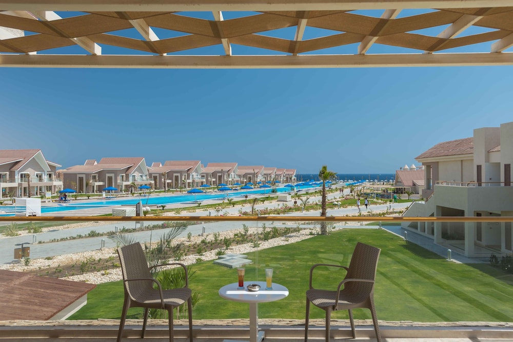 Pickalbatros Sea World Resort - Marsa Alam- "Aqua Park" - All inclusive — Hotel building in El Quseir, Red Sea