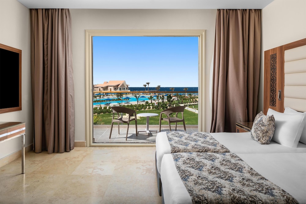 Pickalbatros Sea World Resort - Marsa Alam- "Aqua Park" - All inclusive — Hotel rooms in El Quseir, Red Sea