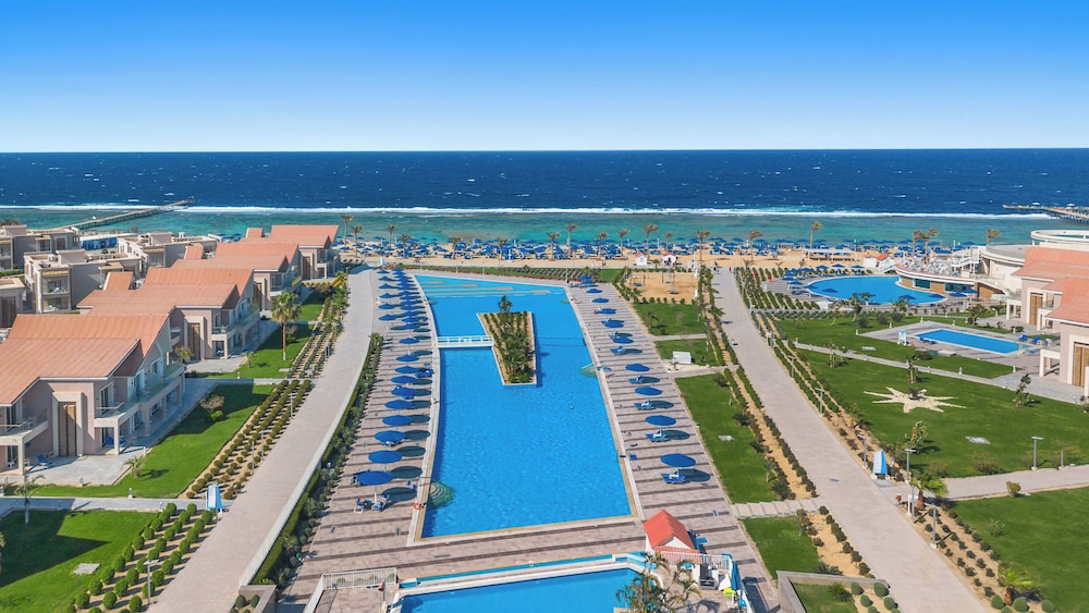 Pickalbatros Sea World Resort - Marsa Alam- "Aqua Park" - All inclusive — Beach in El Quseir, Red Sea