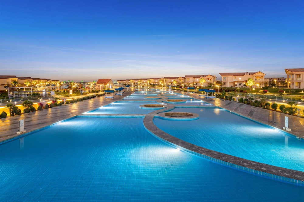 Pickalbatros Sea World Resort - Marsa Alam- "Aqua Park" - All inclusive — Swimming pool in El Quseir, Red Sea