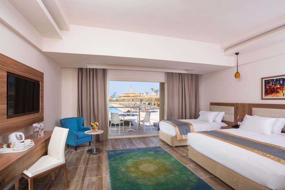 Pickalbatros Sea World Resort - Marsa Alam- "Aqua Park" - All inclusive — Hotel rooms in El Quseir, Red Sea