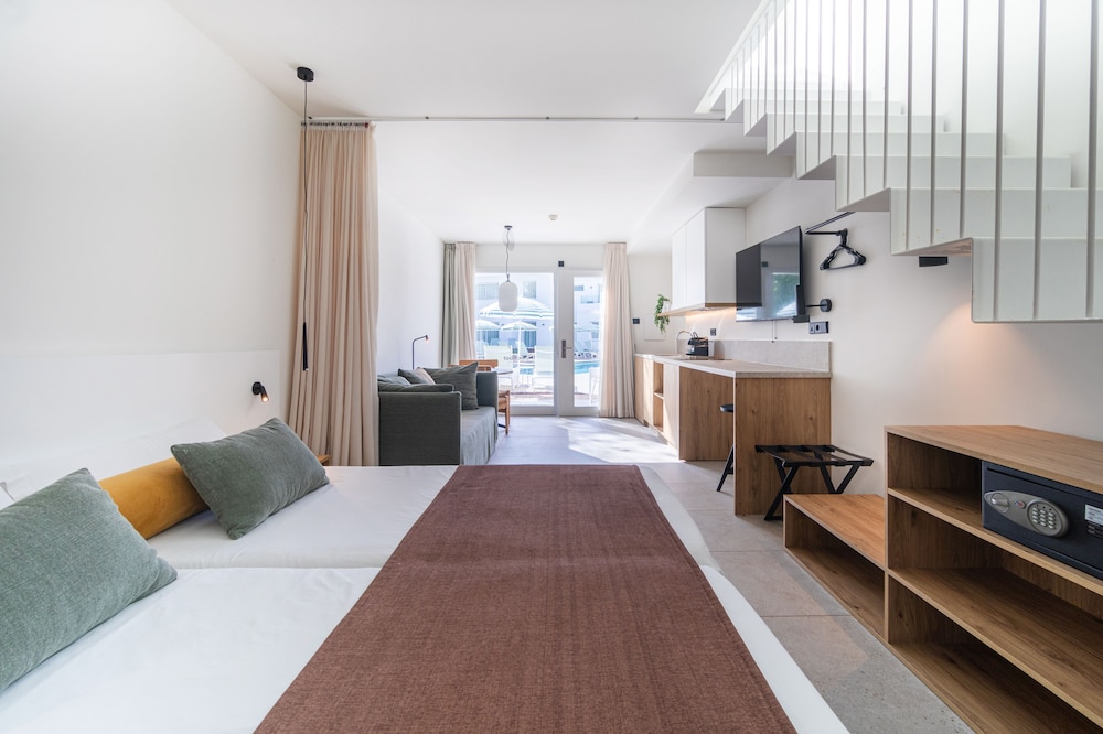 Cabot Las Velas Apartments — Hotel rooms in Puerto Pollensa, Balearic Islands