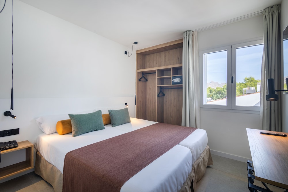 Cabot Las Velas Apartments — Hotel rooms in Puerto Pollensa, Balearic Islands