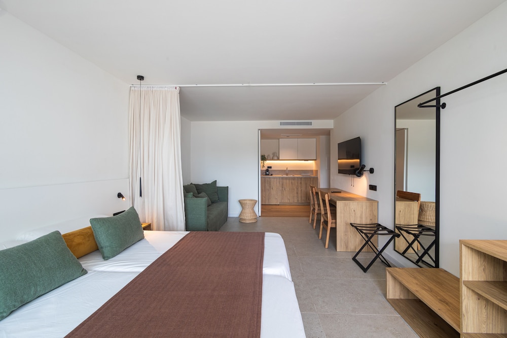 Cabot Las Velas Apartments — Hotel rooms in Puerto Pollensa, Balearic Islands