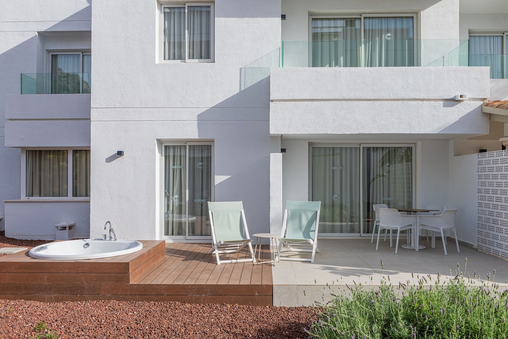 Cabot Las Velas Apartments — Hotel building in Puerto Pollensa, Balearic Islands