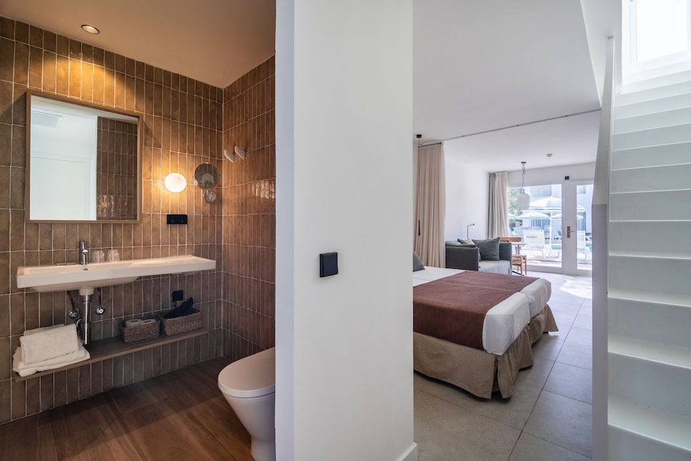 Cabot Las Velas Apartments — Hotel rooms in Puerto Pollensa, Balearic Islands