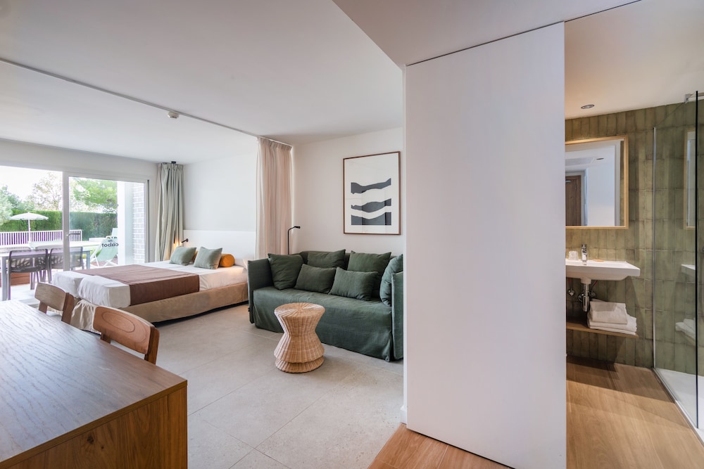 Cabot Las Velas Apartments — Hotel rooms in Puerto Pollensa, Balearic Islands