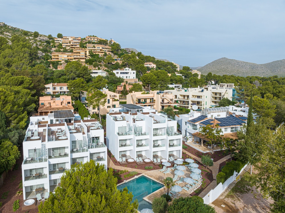 Cabot Las Velas Apartments — Hotel building in Puerto Pollensa, Balearic Islands