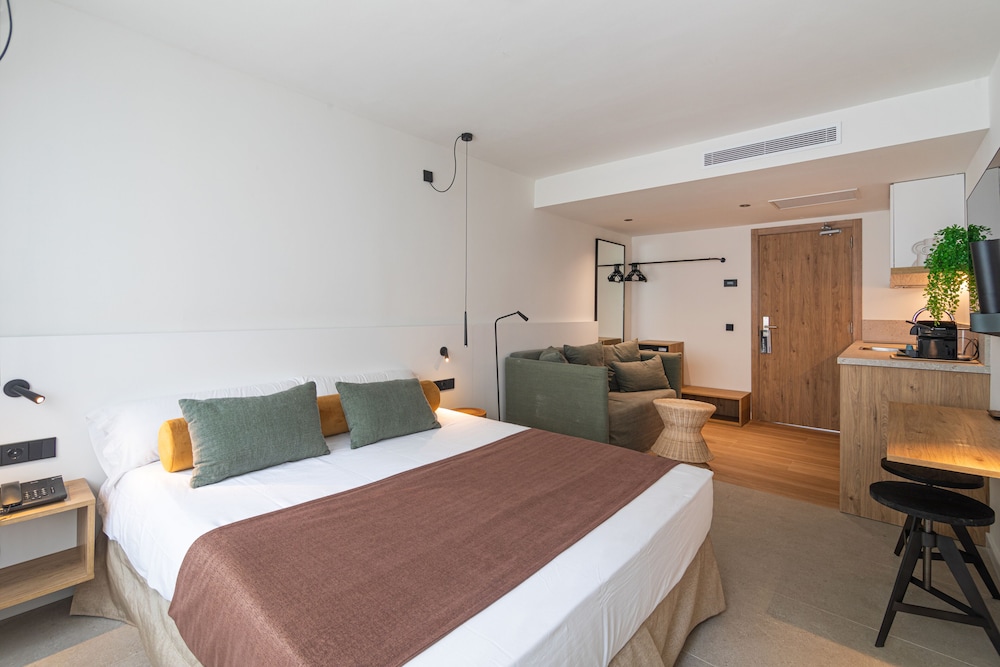 Cabot Las Velas Apartments — Hotel rooms in Puerto Pollensa, Balearic Islands