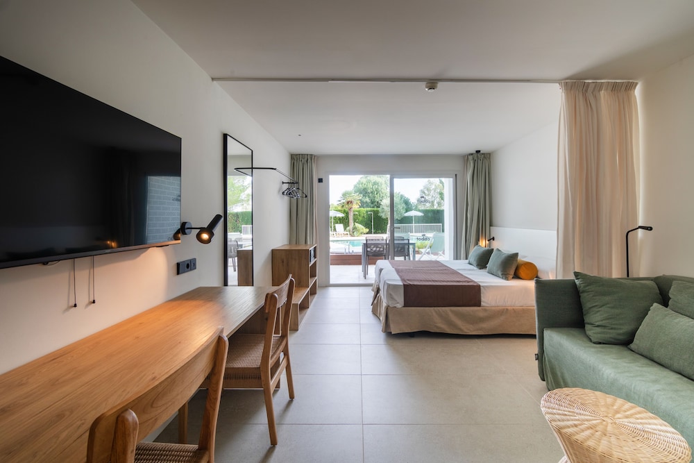 Cabot Las Velas Apartments — Hotel rooms in Puerto Pollensa, Balearic Islands