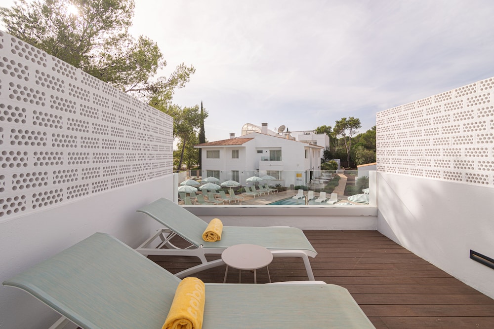 Cabot Las Velas Apartments — Swimming pool in Puerto Pollensa, Balearic Islands