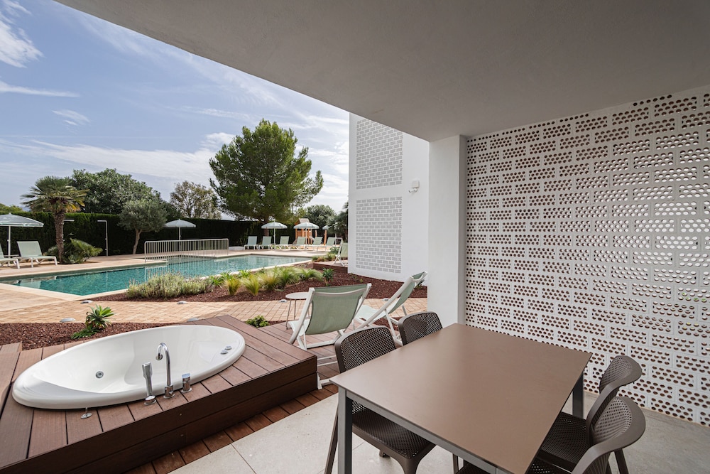 Cabot Las Velas Apartments — Swimming pool in Puerto Pollensa, Balearic Islands