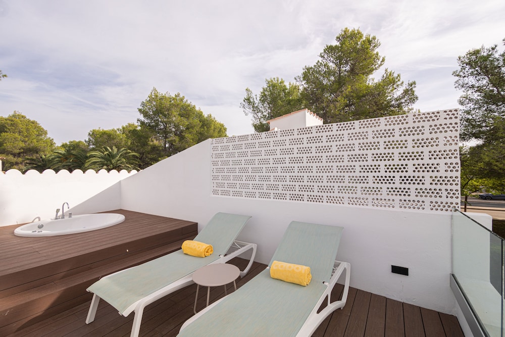 Cabot Las Velas Apartments — Hotel rooms in Puerto Pollensa, Balearic Islands