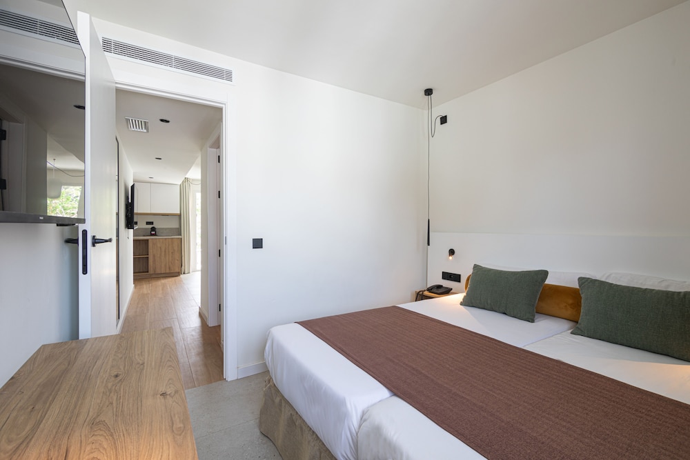 Cabot Las Velas Apartments — Hotel rooms in Puerto Pollensa, Balearic Islands