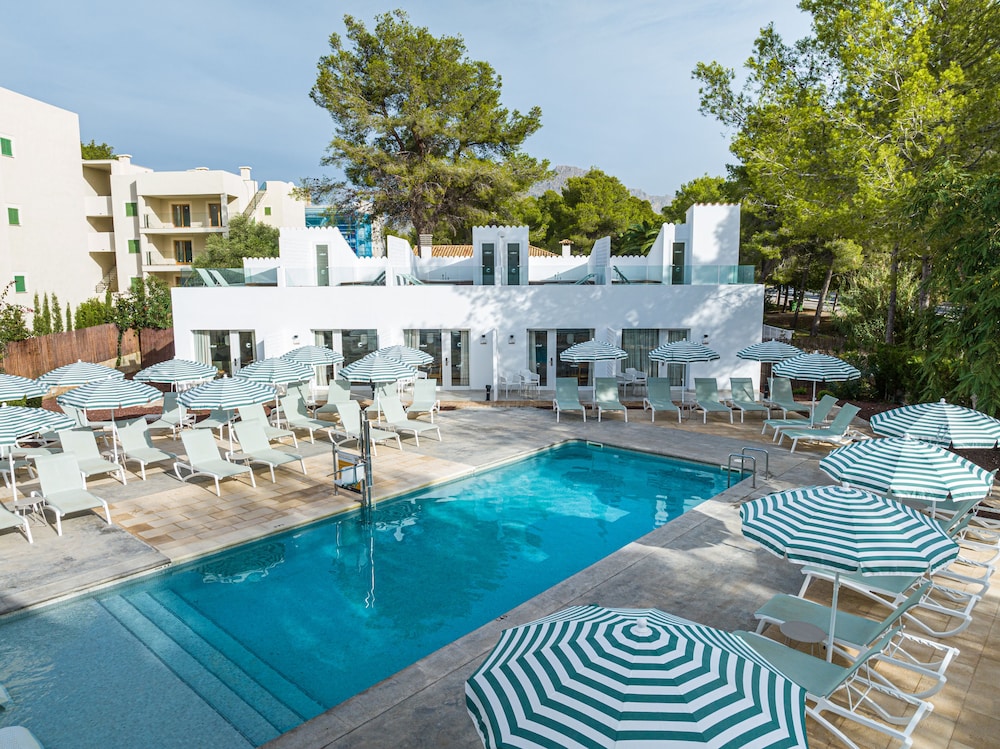Cabot Las Velas Apartments — Swimming pool in Puerto Pollensa, Balearic Islands