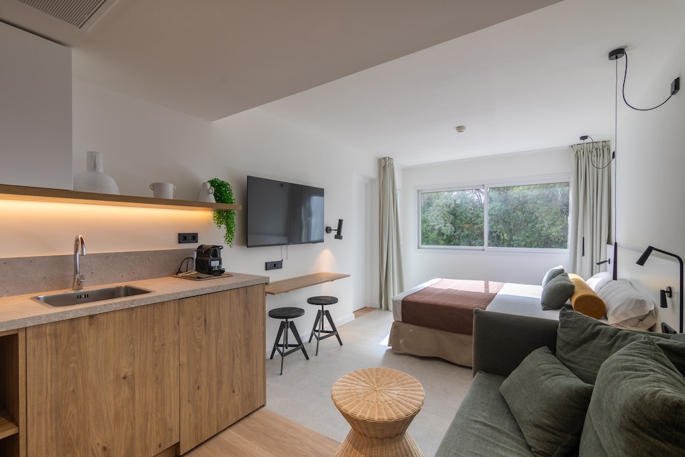 Cabot Las Velas Apartments — Hotel rooms in Puerto Pollensa, Balearic Islands