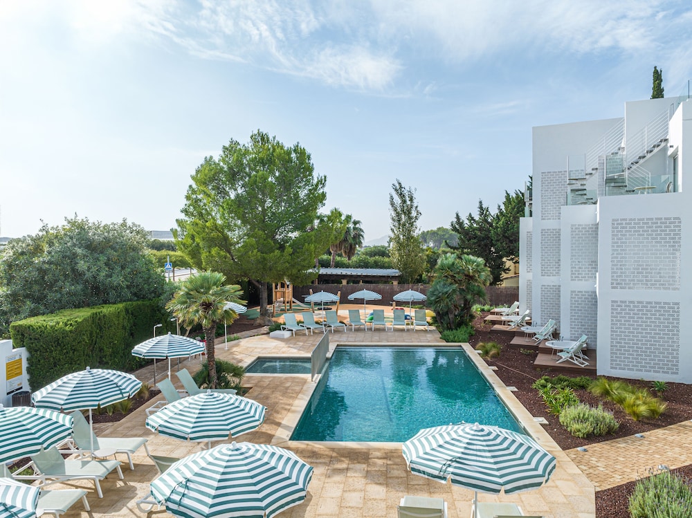 Cabot Las Velas Apartments — Swimming pool in Puerto Pollensa, Balearic Islands