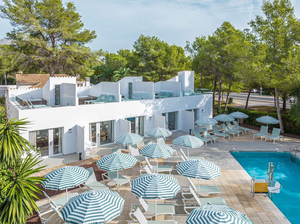 Cabot Las Velas Apartments — Hotel building in Puerto Pollensa, Balearic Islands