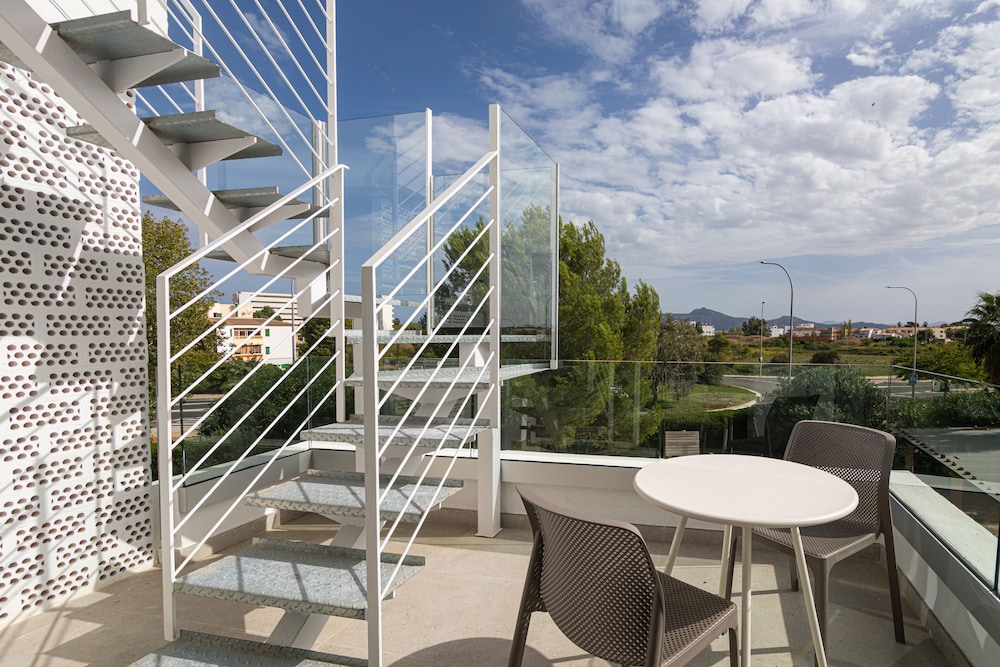 Cabot Las Velas Apartments — Hotel building in Puerto Pollensa, Balearic Islands