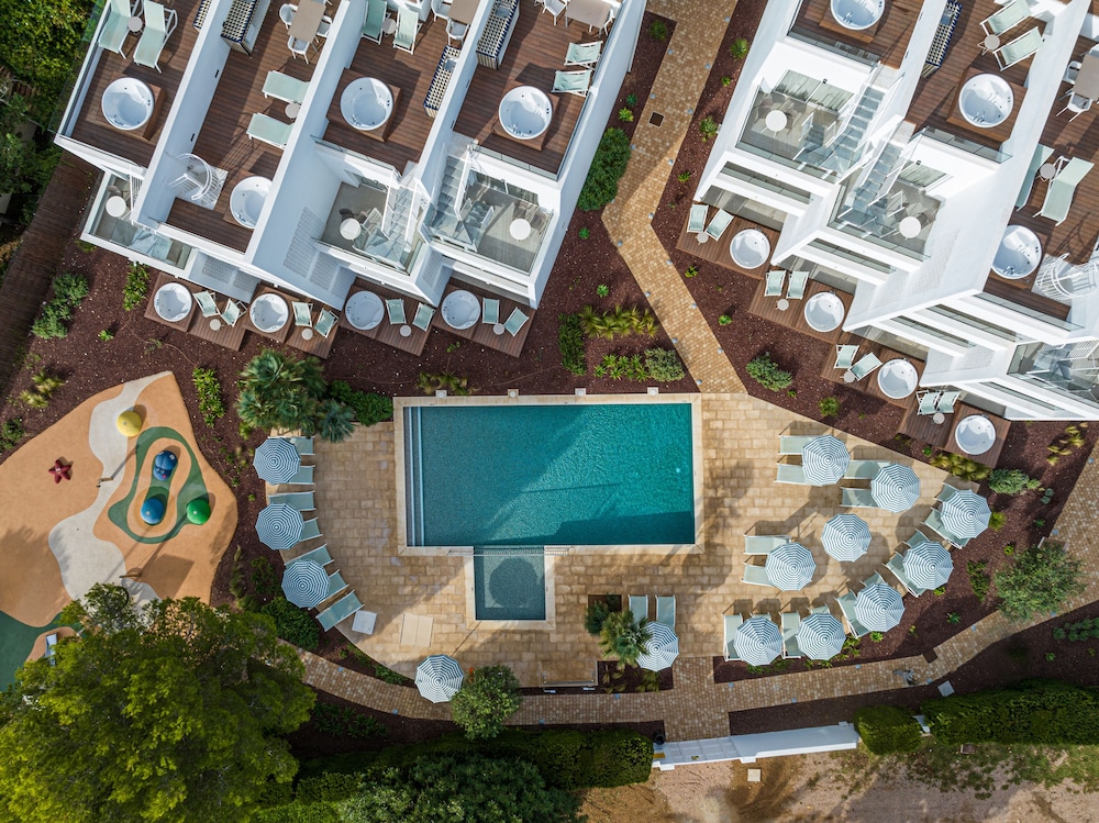 Cabot Las Velas Apartments — Swimming pool in Puerto Pollensa, Balearic Islands