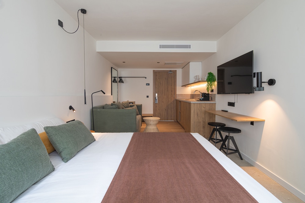 Cabot Las Velas Apartments — Hotel rooms in Puerto Pollensa, Balearic Islands