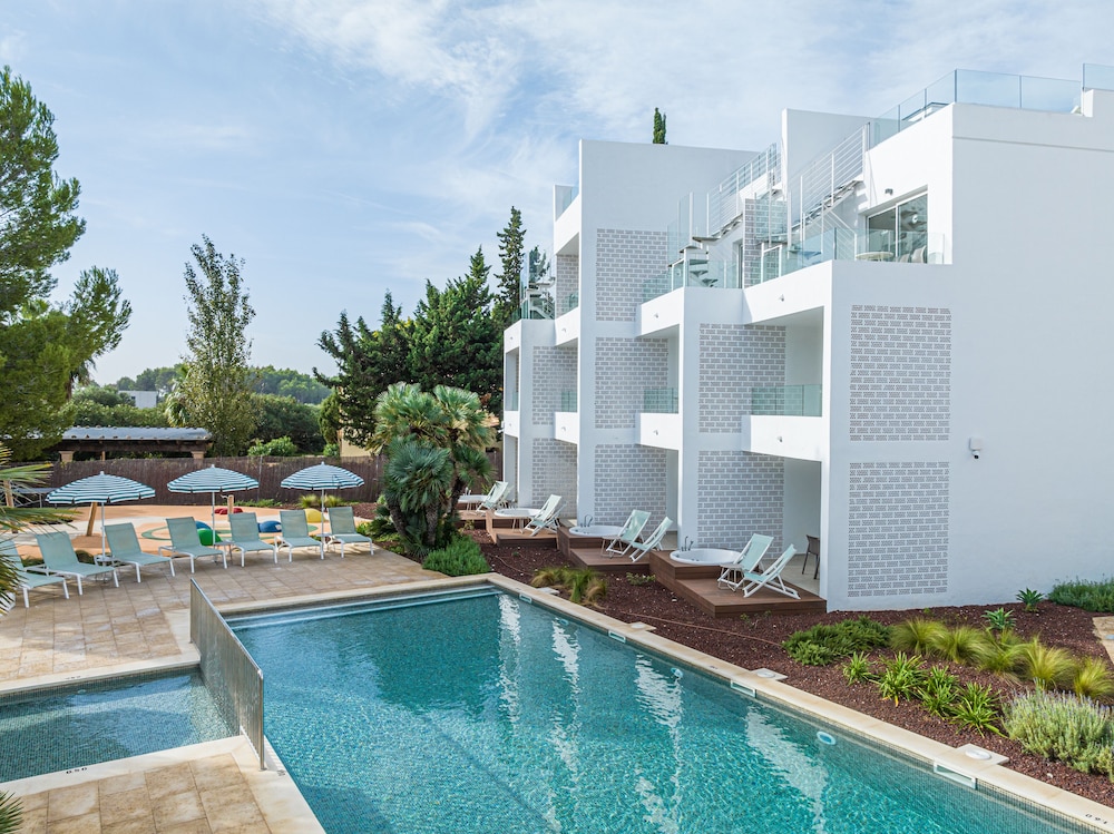 Cabot Las Velas Apartments — Swimming pool in Puerto Pollensa, Balearic Islands