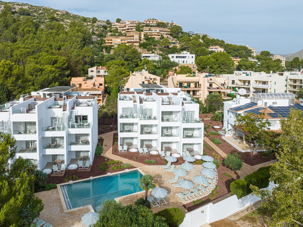 Cabot Las Velas Apartments — Hotel building in Puerto Pollensa, Balearic Islands