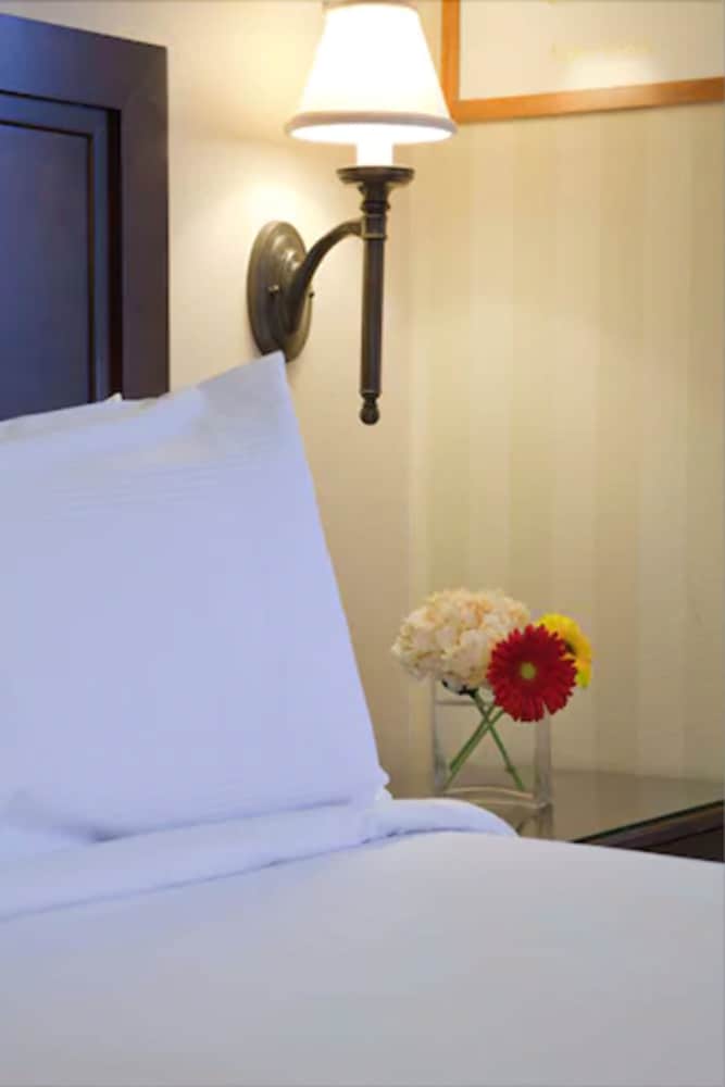 Executive Hotel Vintage Court — Hotel rooms in San Francisco, California