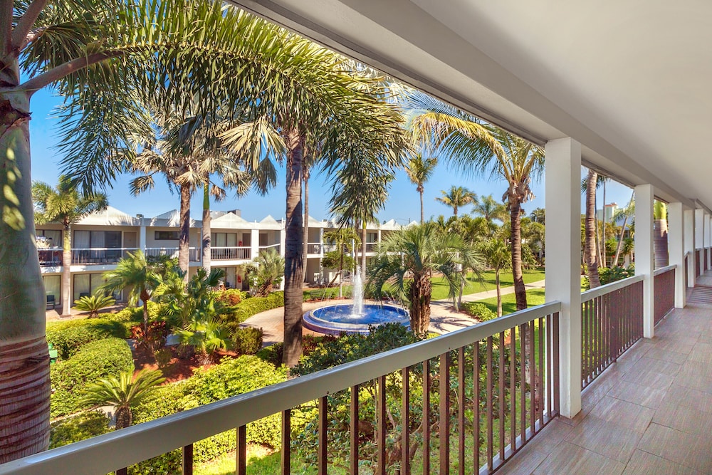 The Beachcomber — Hotel building in Treasure Island, Florida