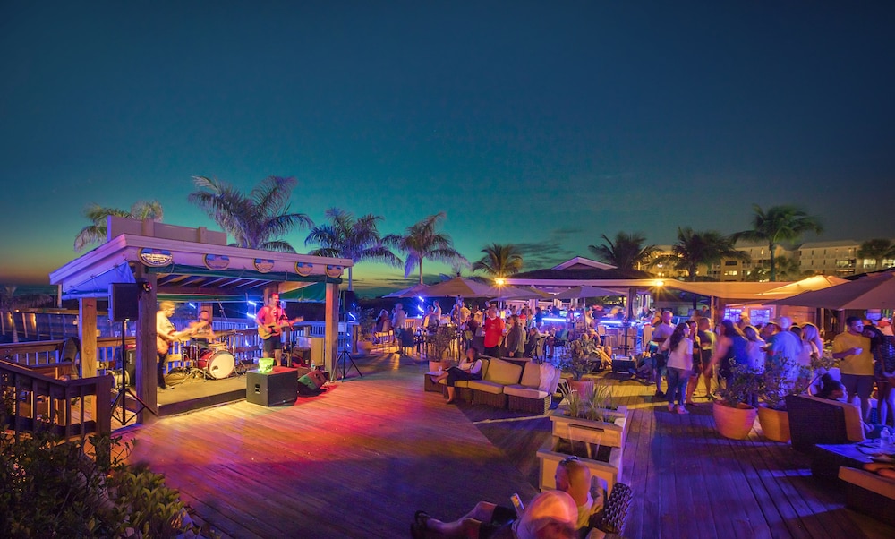 The Beachcomber — Restaurant & bars in Treasure Island, Florida
