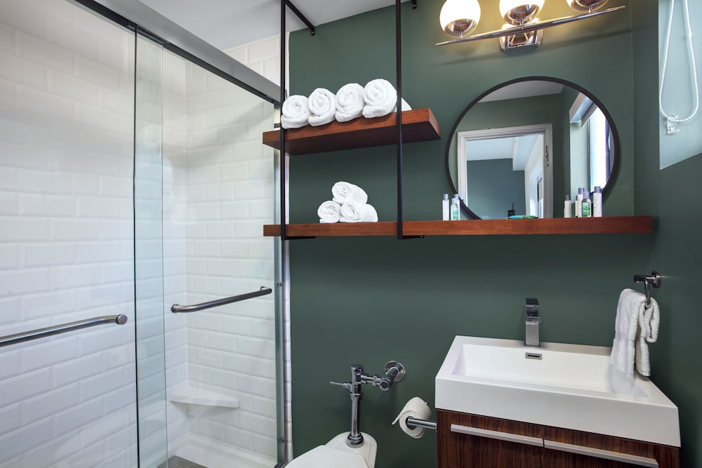 The Beachcomber — Hotel rooms in Treasure Island, Florida