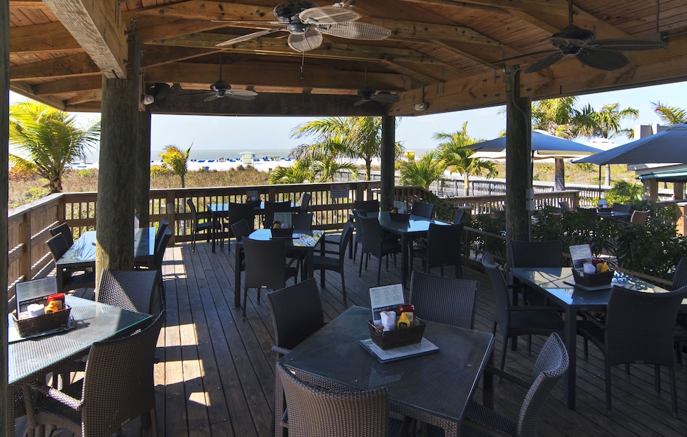 The Beachcomber — Restaurant & bars in Treasure Island, Florida