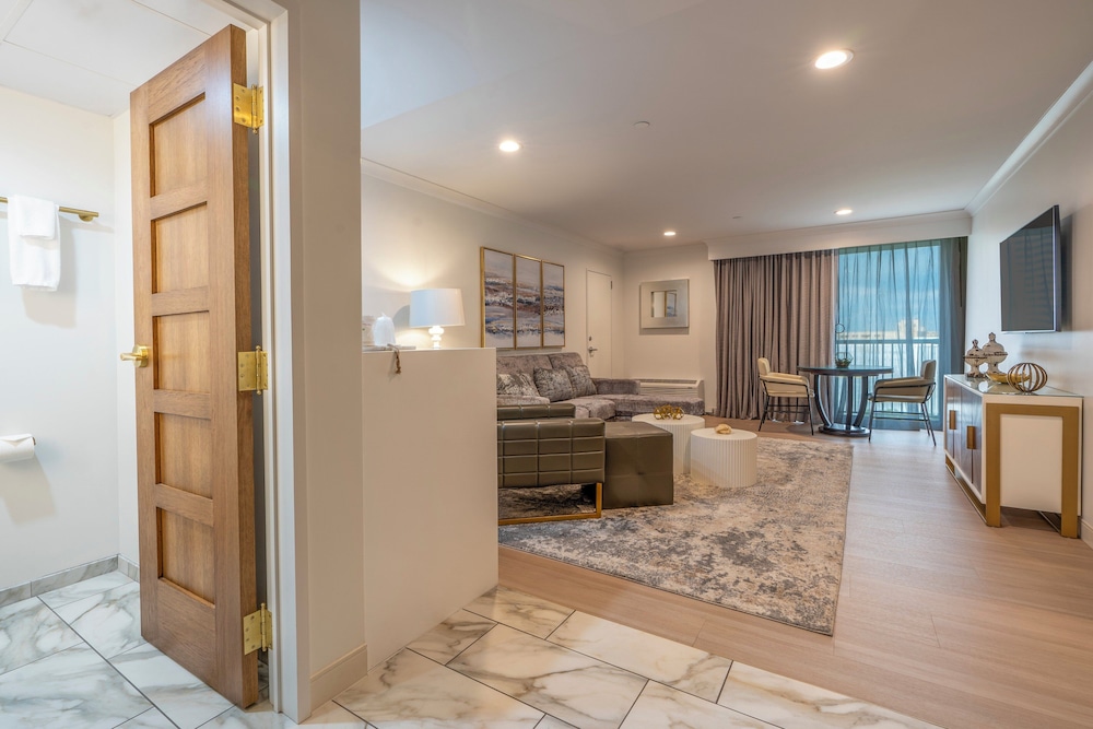 Holiday Inn New Orleans - Downtown Superdome by IHG — Hotel rooms in New Orleans, Louisiana