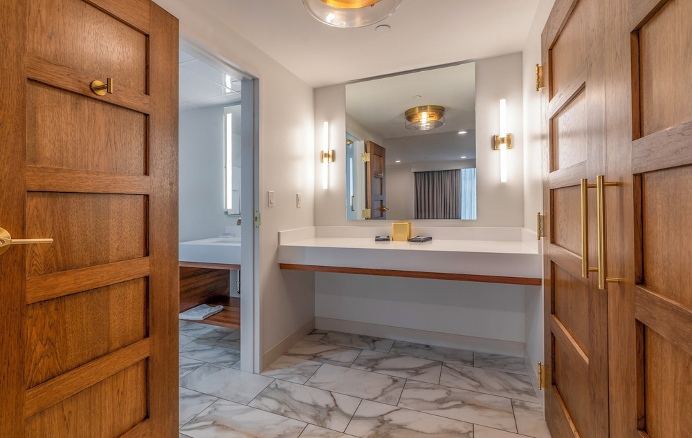 Holiday Inn New Orleans - Downtown Superdome by IHG — Hotel rooms in New Orleans, Louisiana