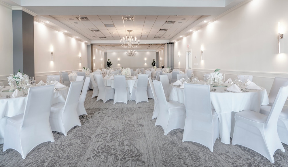 Holiday Inn New Orleans - Downtown Superdome by IHG — Restaurant & bars in New Orleans, Louisiana