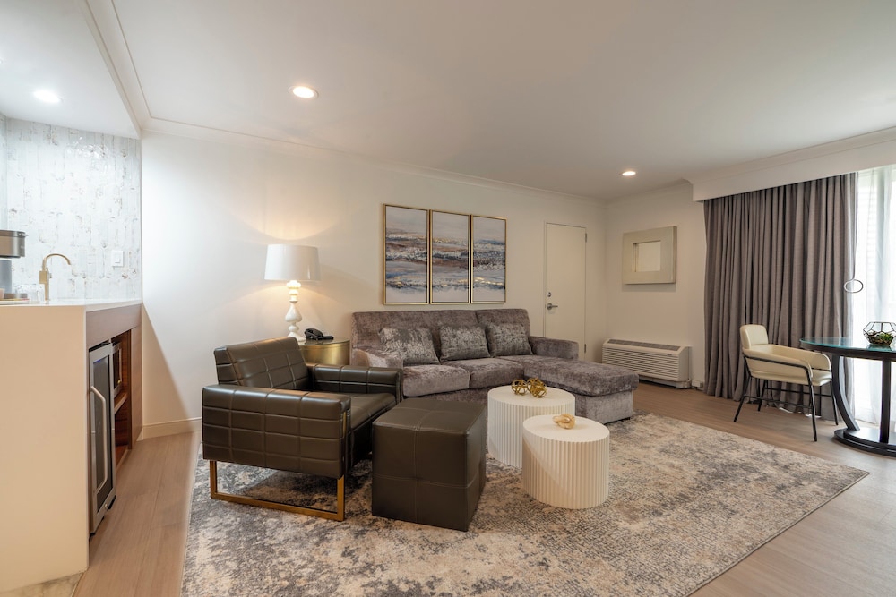 Holiday Inn New Orleans - Downtown Superdome by IHG — Hotel rooms in New Orleans, Louisiana