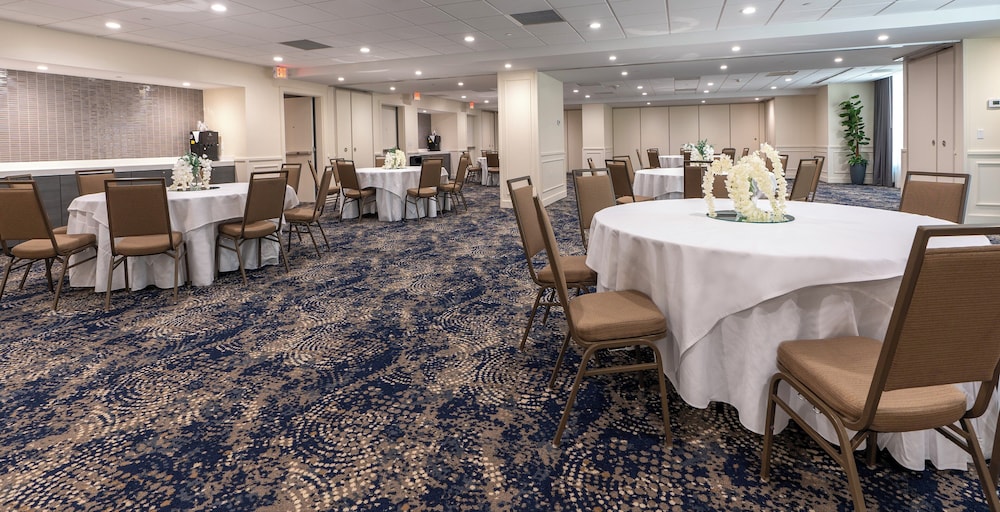 Holiday Inn New Orleans - Downtown Superdome by IHG — Restaurant & bars in New Orleans, Louisiana